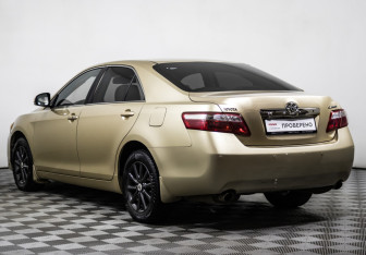 Подержанный автомобиль Toyota Camry Sedan 2011 года (7 фото)