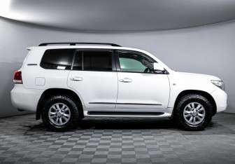 Подержанный автомобиль Toyota Land Cruiser Suv 2007 года (4 фото)