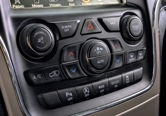 Подержанный автомобиль Jeep Grand Cherokee 2016 года (21 фото)