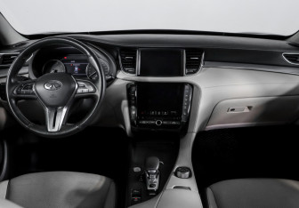 Подержанный автомобиль Infiniti QX50 2019 года (12 фото)