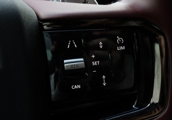 Подержанный автомобиль Land Rover Range Rover Evoque 2024 года (17 фото)