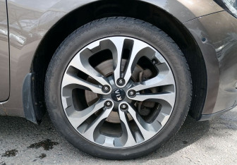 Подержанный автомобиль Kia Ceed Hatchback 2013 года (19 фото)