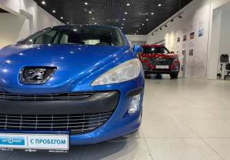 Подержанный автомобиль Peugeot 308 Hatchback 2010 года (9 фото)
