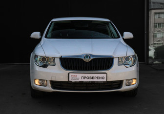 Подержанный автомобиль Skoda Superb Liftback 2012 года (2 фото)