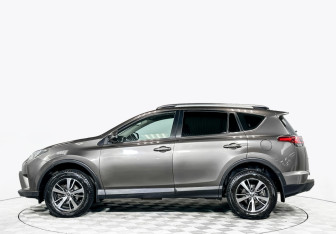 Подержанный автомобиль Toyota RAV4 2019 года (8 фото)