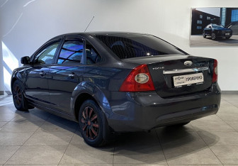 Подержанный автомобиль Ford Focus Sedan 2008 года (7 фото)