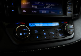 Подержанный автомобиль Toyota RAV4 2016 года (25 фото)