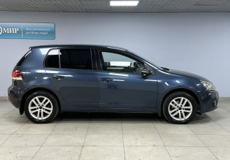 Подержанный автомобиль Volkswagen Golf Hatchback 2012 года (4 фото)