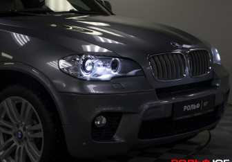 Подержанный автомобиль BMW X5 2010 года (26 фото)