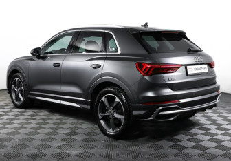 Подержанный автомобиль Audi Q3 2021 года (7 фото)