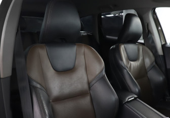 Подержанный автомобиль Volvo XC60 2015 года (16 фото)