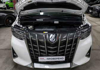 Подержанный автомобиль Toyota Alphard 2019 года (9 фото)