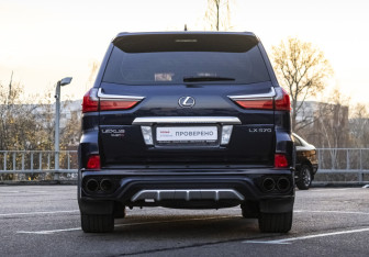 Подержанный автомобиль Lexus LX 2016 года (8 фото)