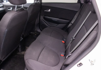 Подержанный автомобиль Kia Rio Sedan 2014 года (11 фото)