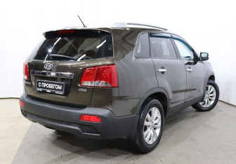 Подержанный автомобиль Kia Sorento 2009 года (4 фото)