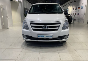 Подержанный автомобиль Hyundai H-1 2012 года (2 фото)