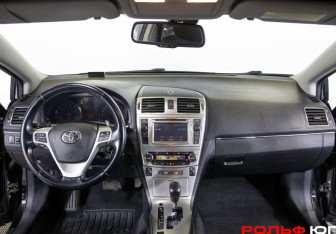 Подержанный автомобиль Toyota Avensis Wagon 2012 года (9 фото)