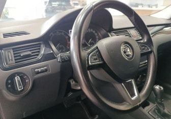 Подержанный автомобиль Skoda Rapid Liftback 2018 года (10 фото)