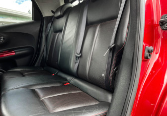 Подержанный автомобиль Nissan Juke 2011 года (10 фото)