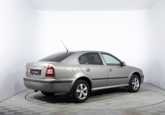 Подержанный автомобиль Skoda Octavia Liftback 2008 года (5 фото)