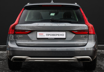 Подержанный автомобиль Volvo V90 Cross Country 2018 года (6 фото)