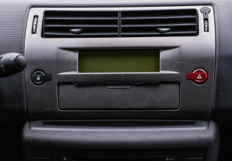 Подержанный автомобиль Citroen C4 Hatchback 2011 года (15 фото)