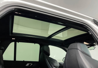 Подержанный автомобиль BMW X5 2021 года (15 фото)