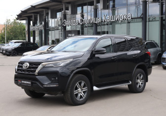 Подержанный автомобиль Toyota Fortuner 2021 года (1 фото)