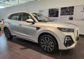 Новый Hongqi HS5 2024 (3 фото)