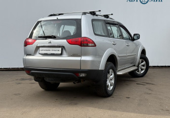 Подержанный автомобиль Mitsubishi Pajero Sport 2014 года (5 фото)