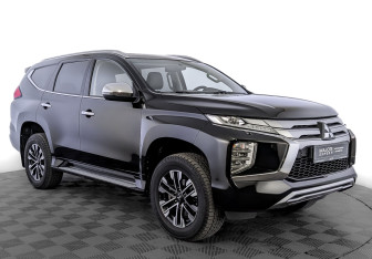 Подержанный автомобиль Mitsubishi Montero Sport 2023 года (3 фото)