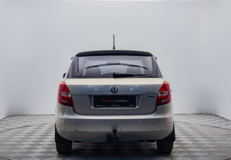 Подержанный автомобиль Skoda Fabia Hatchback 2012 года (4 фото)