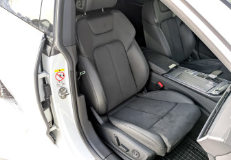 Подержанный автомобиль Audi A7 2021 года (23 фото)