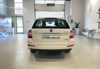 Подержанный автомобиль Skoda Octavia Wagon 2014 года (5 фото)