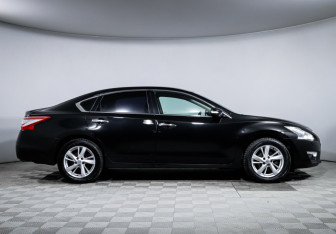 Подержанный автомобиль Nissan Teana 2015 года (4 фото)