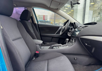 Подержанный автомобиль Mazda 3 Sedan 2010 года (10 фото)