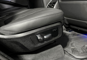 Подержанный автомобиль BMW X7 2024 года (37 фото)