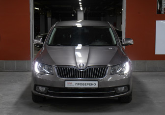 Подержанный автомобиль Skoda Superb Liftback 2014 года (2 фото)