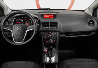 Подержанный автомобиль Opel Meriva 2012 года (8 фото)