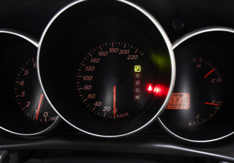 Подержанный автомобиль Mazda 3 Hatchback 2006 года (13 фото)