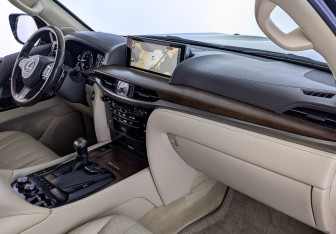 Подержанный автомобиль Lexus LX 2020 года (13 фото)