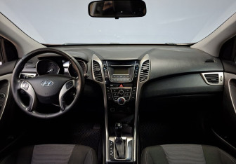 Подержанный автомобиль Hyundai i30 Hatchback 2012 года (16 фото)
