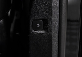 Подержанный автомобиль Peugeot Traveller 2018 года (21 фото)