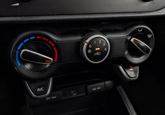 Подержанный автомобиль Kia Rio Hatchback 2021 года (19 фото)