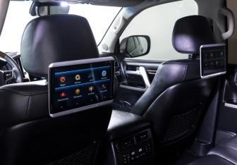 Подержанный автомобиль Toyota Land Cruiser Suv 2018 года (12 фото)