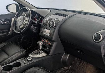 Подержанный автомобиль Nissan Qashqai 2011 года (13 фото)