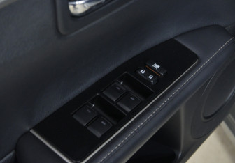 Подержанный автомобиль Lexus ES 2016 года (18 фото)