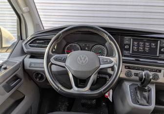 Подержанный автомобиль Volkswagen Caravelle 2020 года (21 фото)