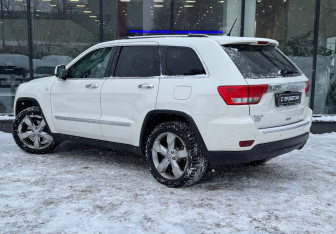 Подержанный автомобиль Jeep Grand Cherokee 2012 года (6 фото)