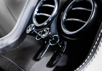 Подержанный автомобиль Bentley Continental GT Coupe 2012 года (17 фото)